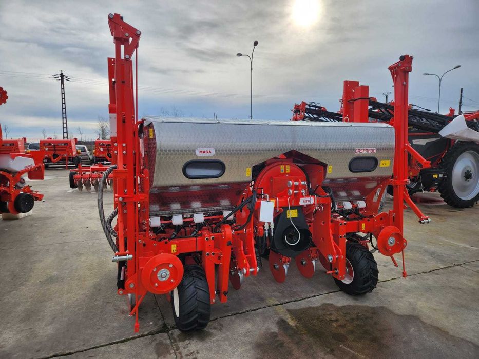SEMANATOARE DE PRECIZIE GASPARDO Maga 8 45-80 Fertilizator dublu disc
