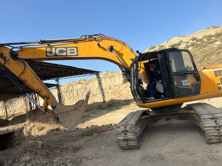 Ekskavatir sotiladi srochna kelishiladi xolati zor