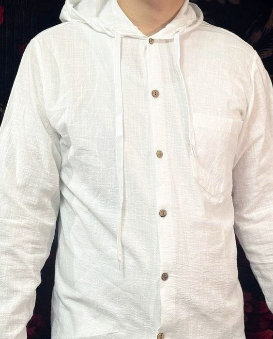Белая рубашка с капюшоном дышащий леон мотиря