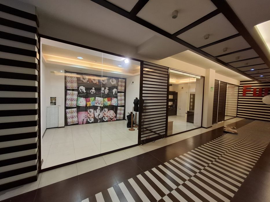 Дограма, ролетни врати за магазин, витрини