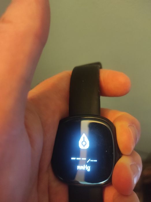 Smartwatch за кръвно, стъпки и пулс