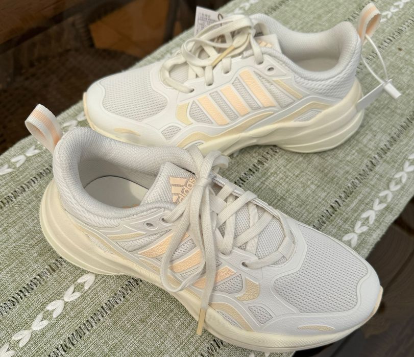 Продам кроссовки Adidas оригинал новые