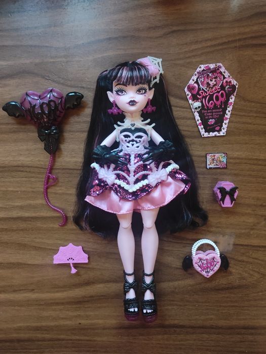 Кукли monster high twyla за части и scary sweet birthday draculaura