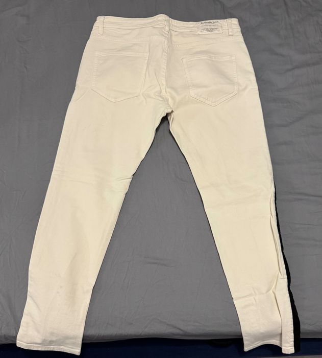 Бели дънки Bershka - 42 номер