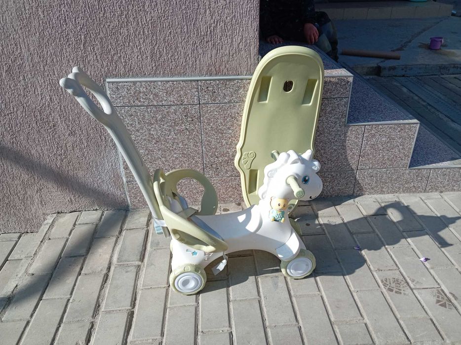Căluț balansoar 3 in1 cu sunete și muzica