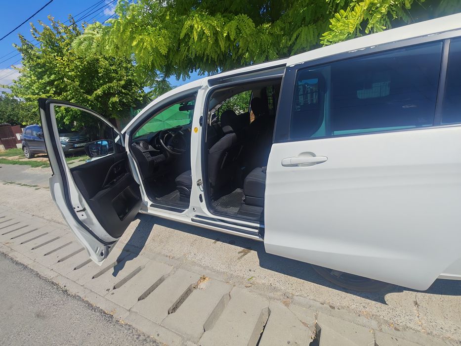 Vând Mazda 5 2012