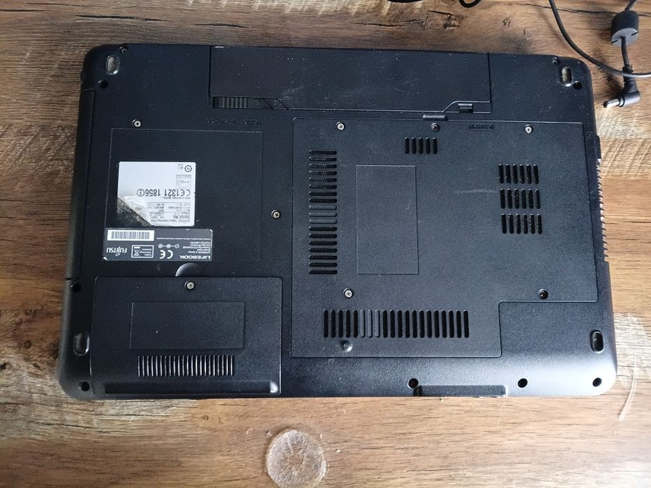 Продам ноутбук Fujitsu i3