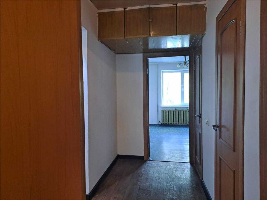 Продам у.п 3 ком возле одежды