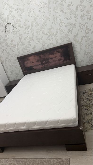 Pat dublu cu 2 noptiere si saltea ,200/140