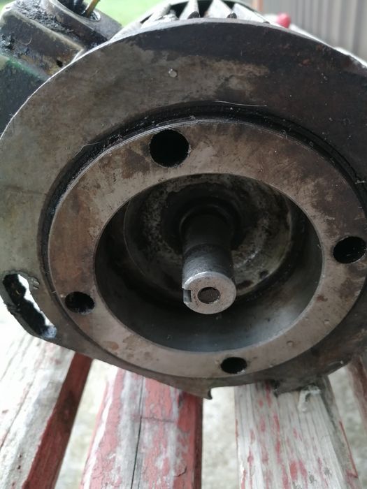 Vînd motor electric 220/380