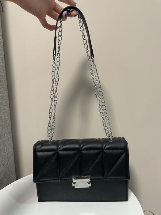 Черна малка чанта през рамо