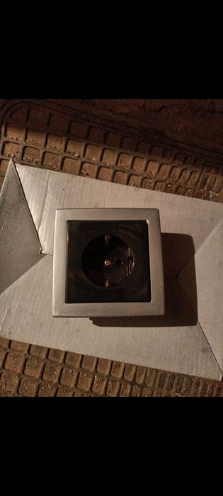 Întrerupător dublu,și prize