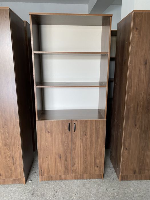 Шкафы и табуретки