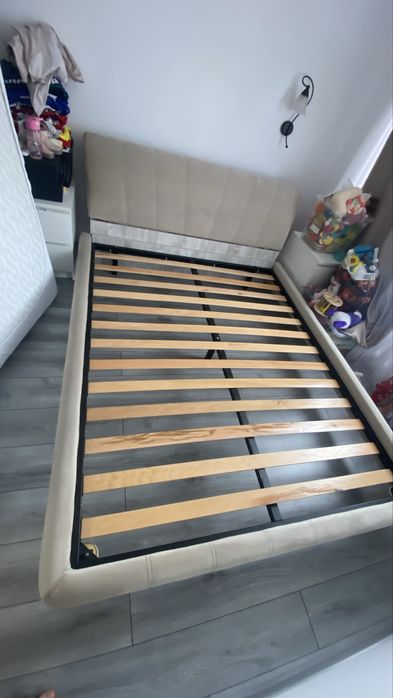 Pat tapitat modern cu lada depozitare