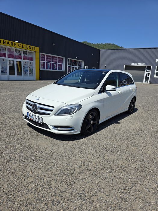 Mercedes-Benz B 180 CDI • 1.8 Motor Mercedes • Panoramic • Xenon • Piele