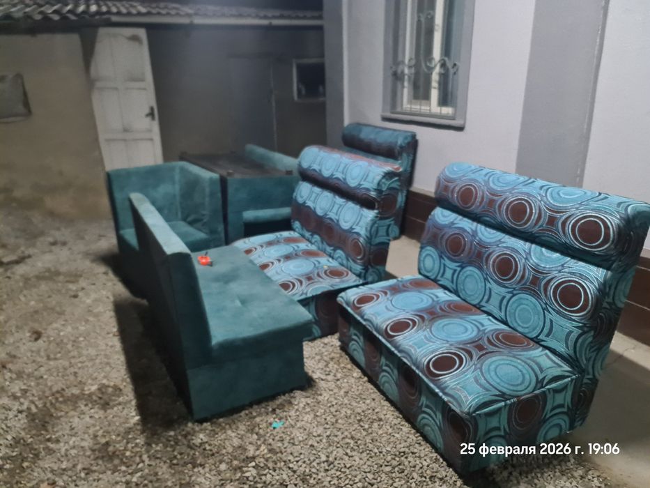 Диваны/ диванчики