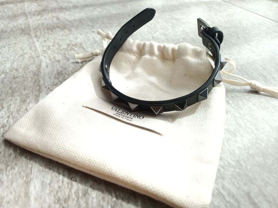 Valentino кожена гривна - Valentino Garavani Rockstud Leather and Ruthenium Bracelet - Black