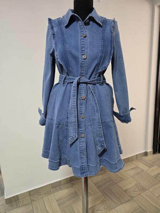 Rochie de blugi, inchidere cu nasturi, cordon in talie