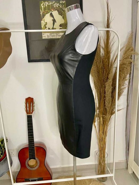 Елегантна черна рокля с естествена кожа