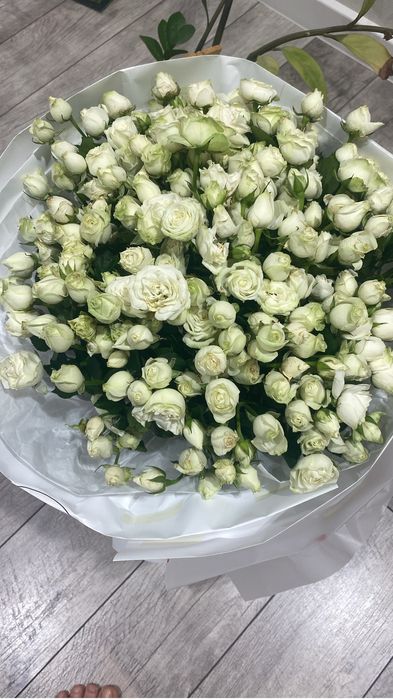 Букет кустовых роз