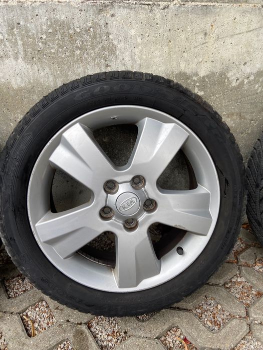 Продавам гуми с джанти 205/50/17 КИА