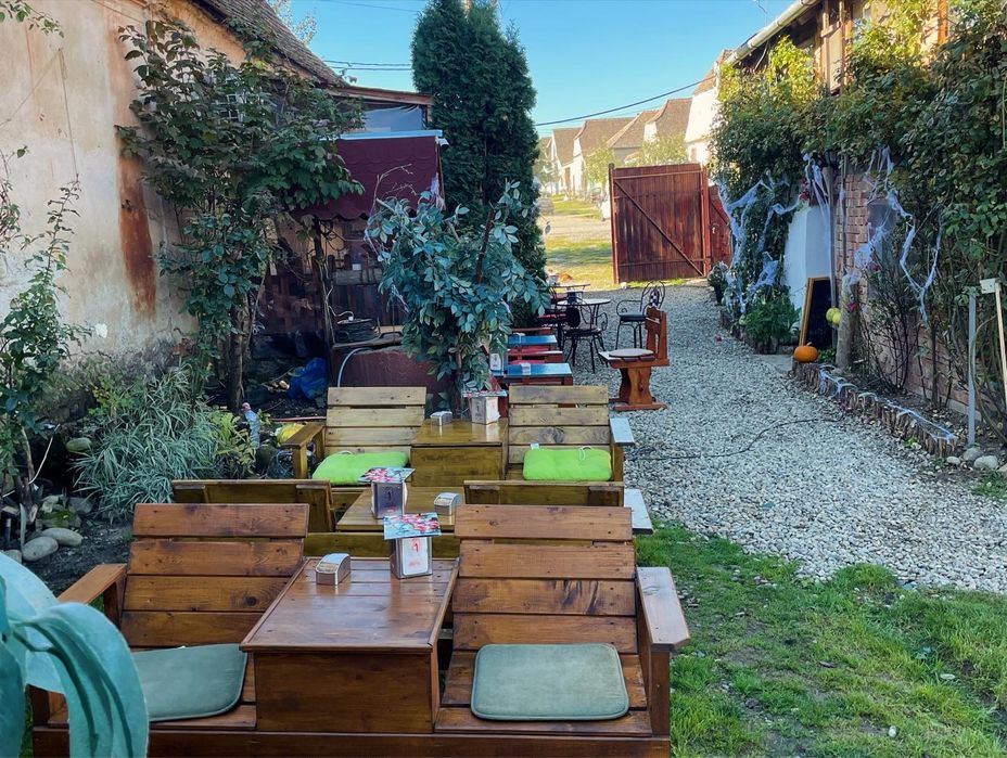 Banca de gradina din lemn cu masa incorporata | Terasa, foisor, curte