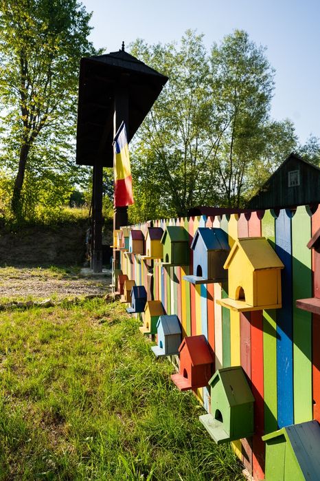Căsuțe de vanzare sau separat casă batranească,ciubăr și saună!