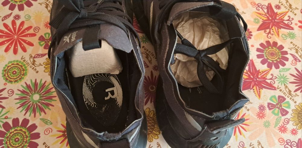 Кроссовки фирма Reebok оригинал,  размер 38.5