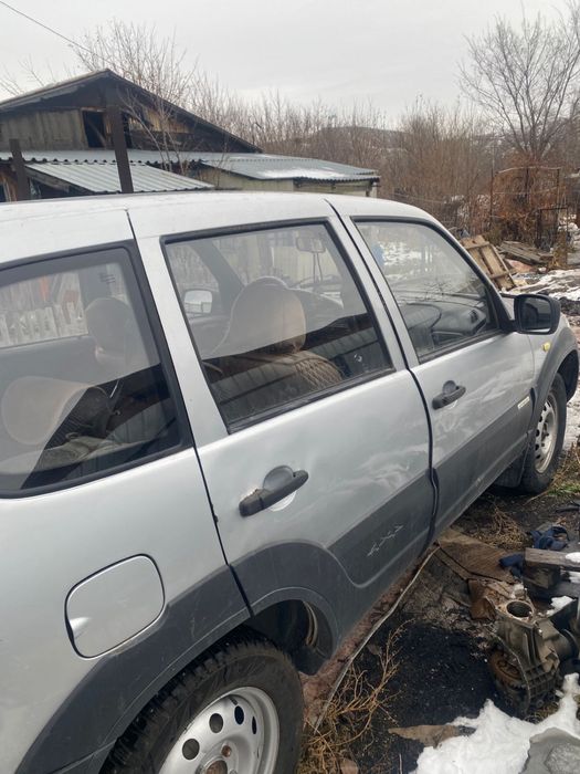Продам машину niva chevrolet