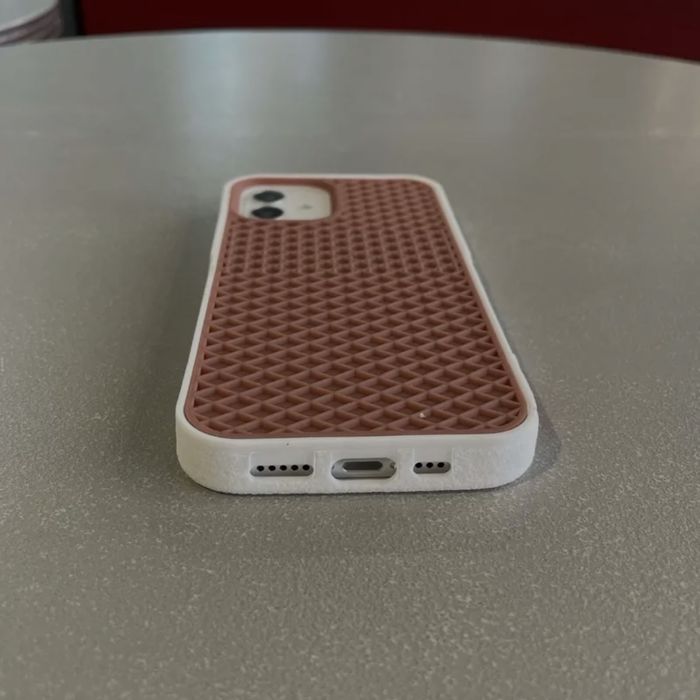 Чехол на iPhone 13 в стиле VANS
