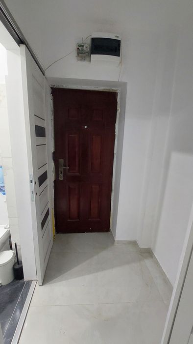 Închiriez garsoniera