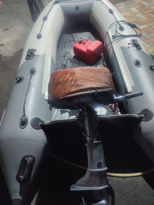 Продам лодку с мотором