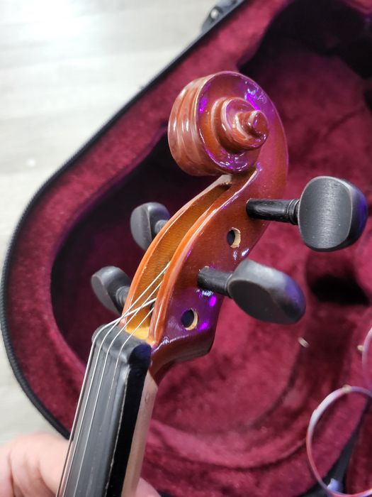 Vioară Flame,  mărimea 1/2, incluse: cutia și corzi de rezervă