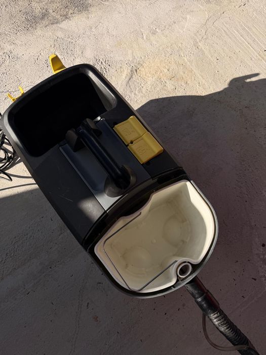 Aspirator Karcher profesional Puzzi 10/1
