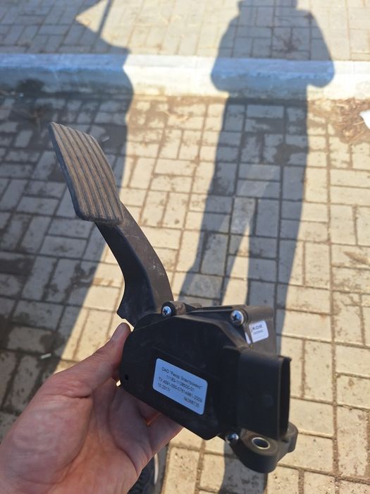 Электроный педаль приора