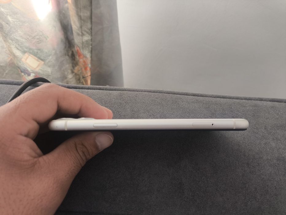 Айфон 11 , белый