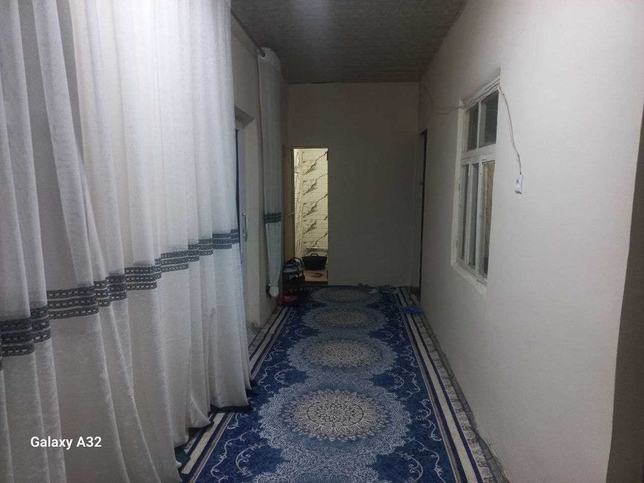 Qiziriq Tumani Rabatak mahallasida 5 xonali uy sotiladi.