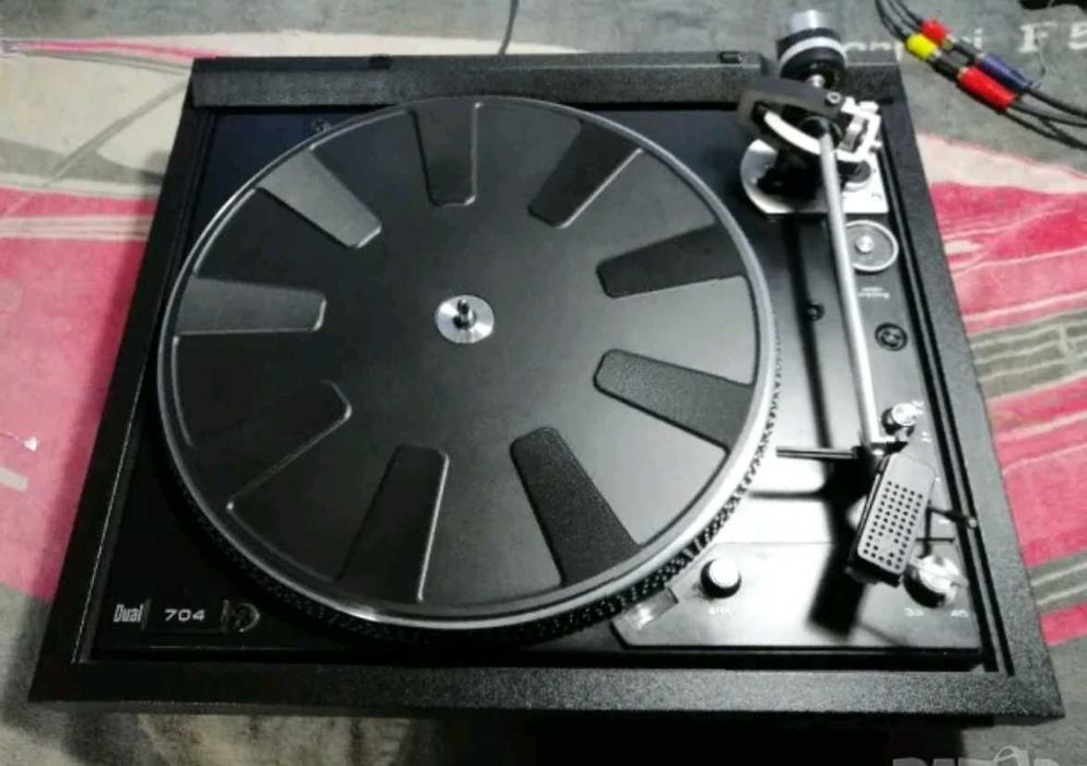 Стар модел грамофон Dual CS 704
