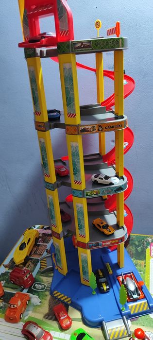 Игрушка-парковка
