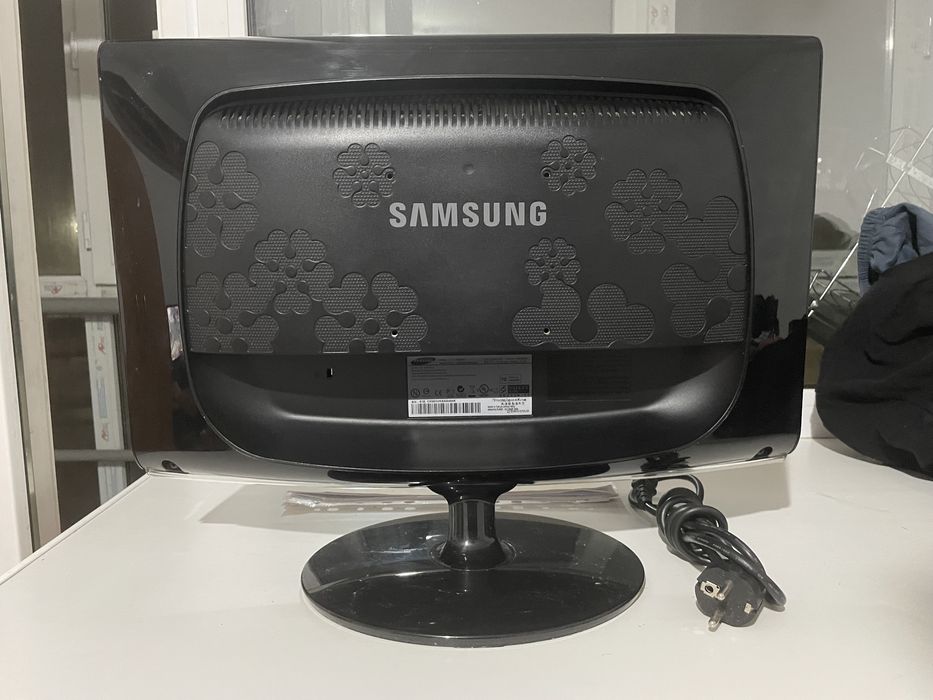 Монитор Samsung SyncMaster 2033