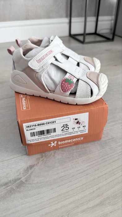 Sandale Biomecanics nr 25, roz