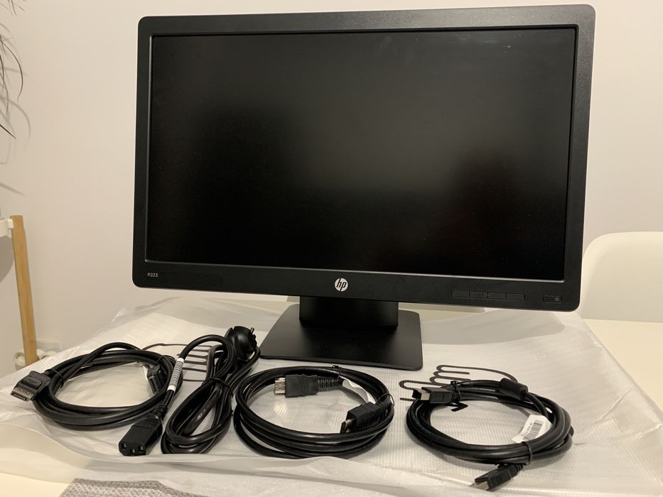 Monitor HP 22” + 3 tipuri de cabluri