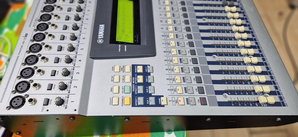 Yamaha 01v digotal mixer
