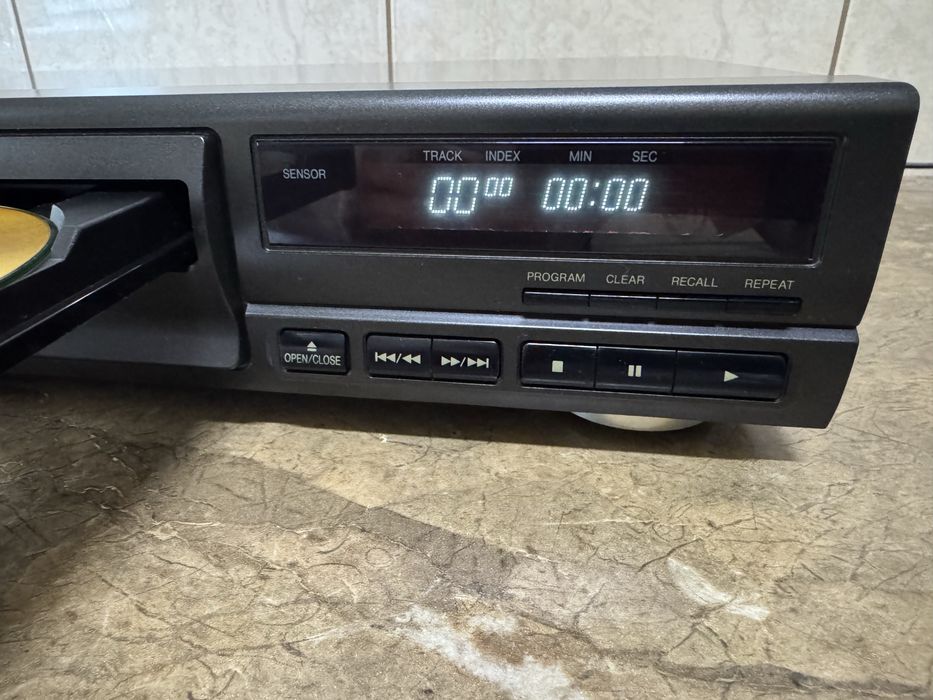Technics -Compact Disc Player
