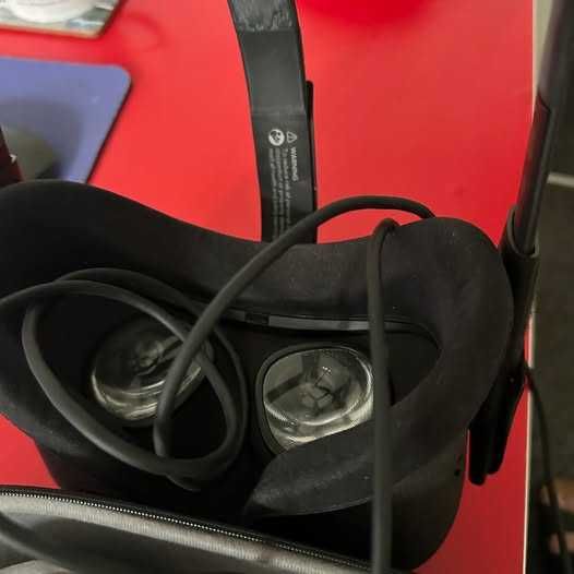 Oculus Quest 128GB VR Headset with Official Travel Case – All-in-One VR