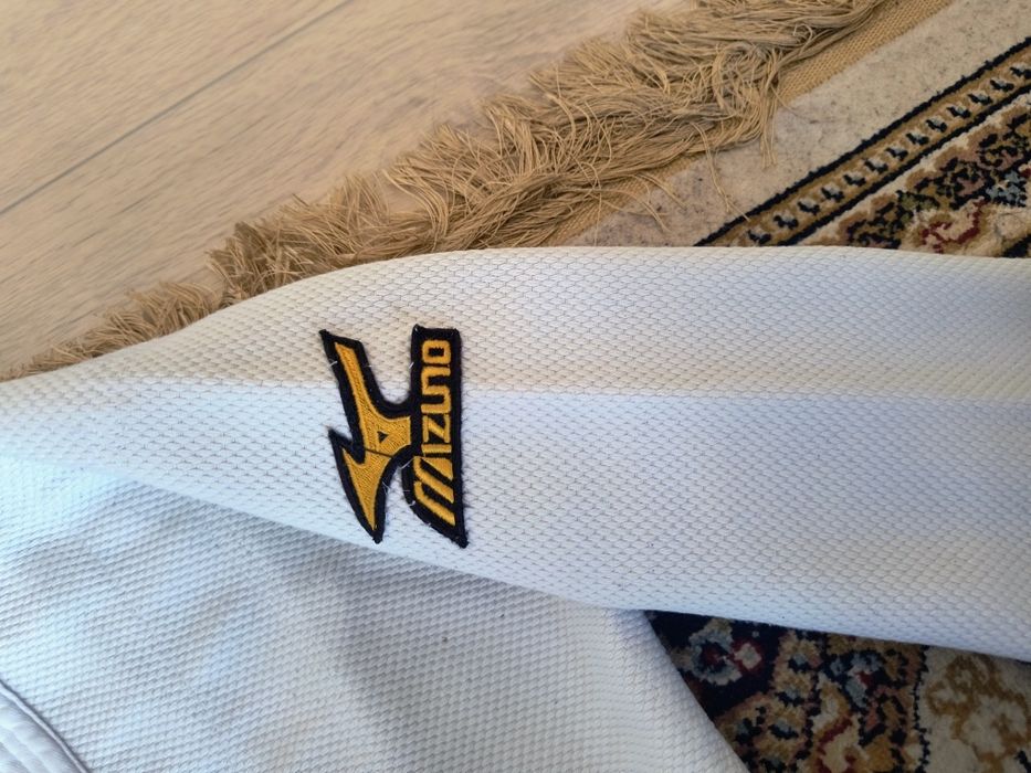 Мизуно ақ кимано