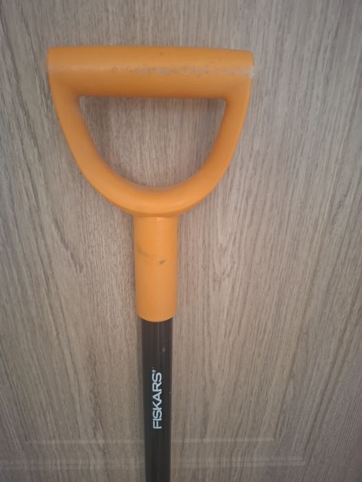 Лопата совковая FiISKARS