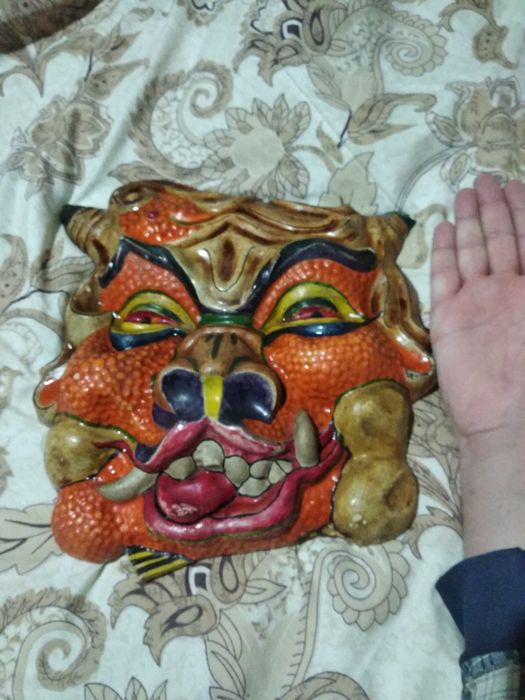 Гипсовая маска на стенку