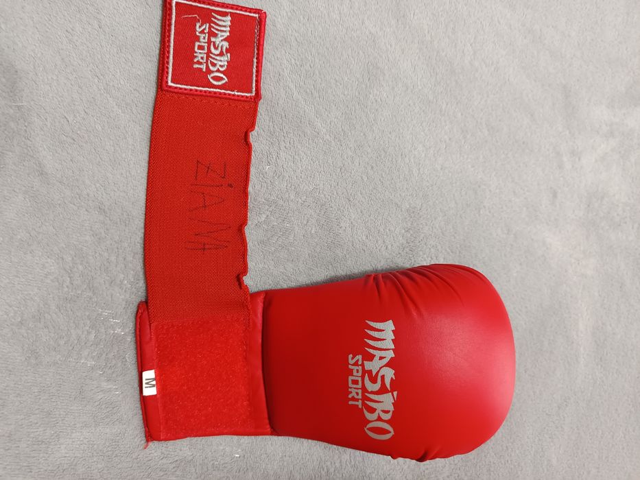 Manusi si botosi karate