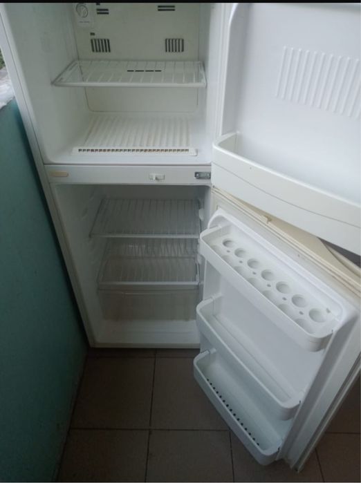 Продам Холодильник LG